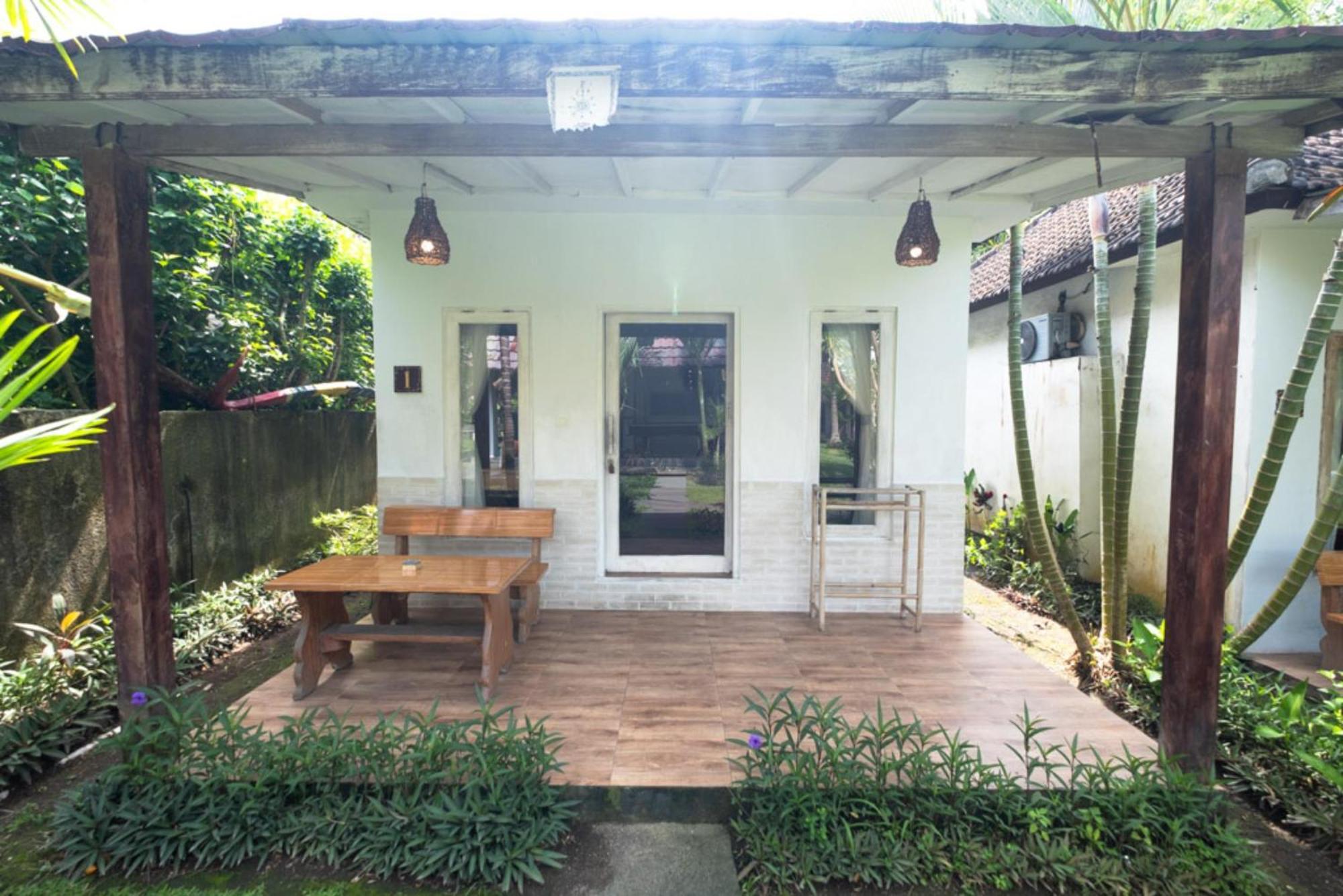 Agung Wiwin Homestay & Restaurant Mengwi Esterno foto